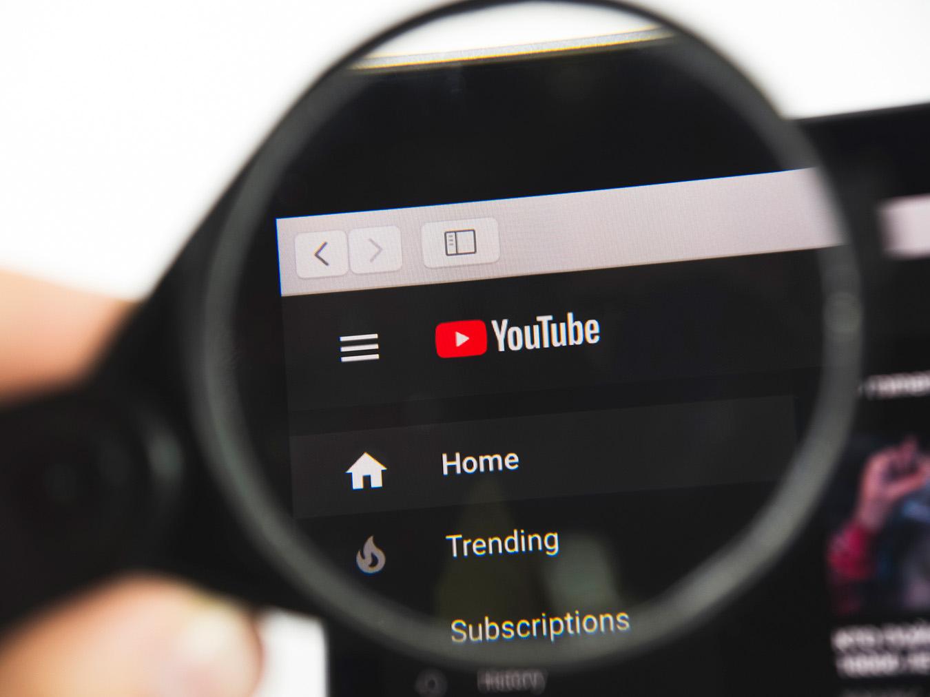 How does youtube work? Magnifying glass highlighting Youtube homepage